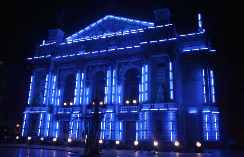 Світлове шоу 30 вересня 2006-го року до 750-річчя Львова, будівля Львівської опери та проспект Свободи. Світлове шоу 30 вересня 2006-го року до 750-річчя Львова, будівля Львівської опери та проспект Свободи.