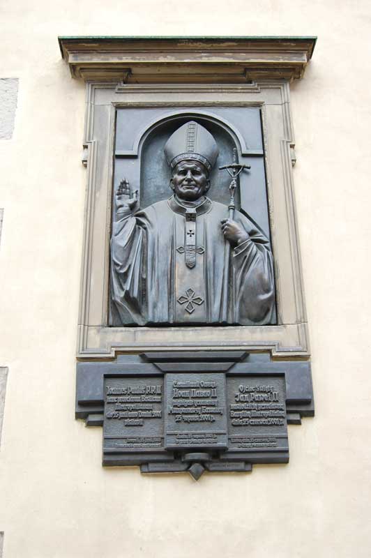 Меморіальна таблиця з нагоди візиту Папи Римського