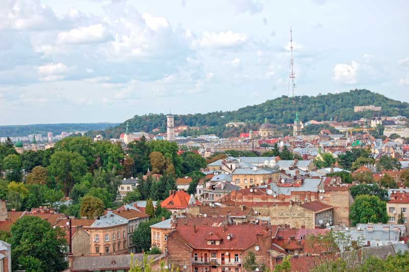 Панорама міста Львова з висоти оглядового колеса в парку культури та відпочинку імені Богдана Хмельницького