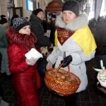 Зустріч потяга Донецьк-Львів 22 грудня 2012 року молодіжними активістами. Зустріч потяга Донецьк-Львів 22 грудня 2012 року молодіжними активістами.