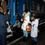 Зустріч потяга Донецьк-Львів 22 грудня 2012 року молодіжними активістами. Зустріч потяга Донецьк-Львів 22 грудня 2012 року молодіжними активістами.
