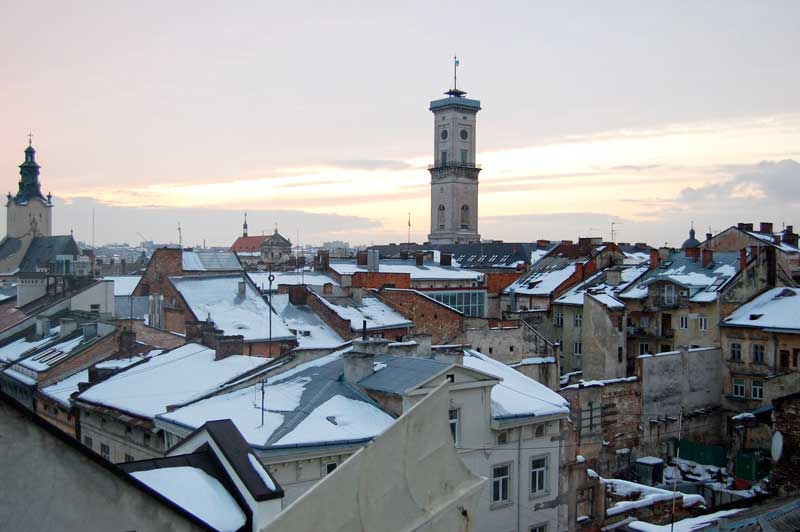 Зимовий Львів з даху будинку на вулиці Староєврейській Зимовий Львів з даху будинку на вулиці Староєврейській