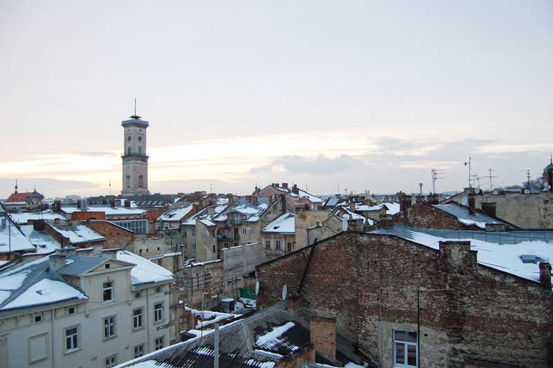 Зимовий Львів з даху будинку на вулиці Староєврейській Зимовий Львів з даху будинку на вулиці Староєврейській