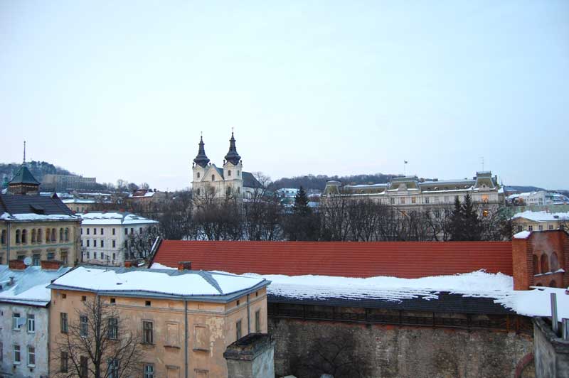 Зимовий Львів з даху будинку на вулиці Староєврейській Зимовий Львів з даху будинку на вулиці Староєврейській