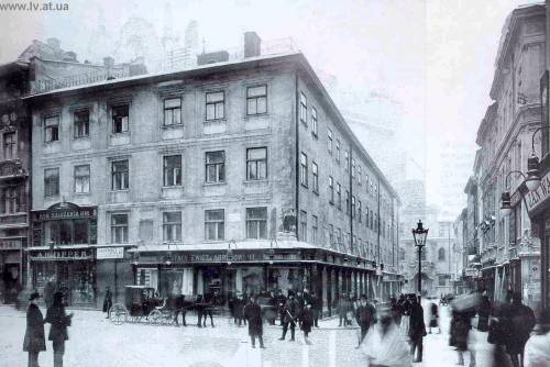 Львів, Кам`яниця на пл. Ринок, 32 перед розборкою. - Львів, бл. 1911 р. Будинок споруджено у 1801 р. на місці кількох давніх кам`яниць XVI-XVII ст.