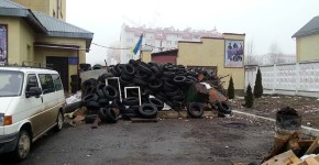 Барикади у Львові вулиці Стрийській, 146 біля військової частини 4114, 13 лютого 2014 року