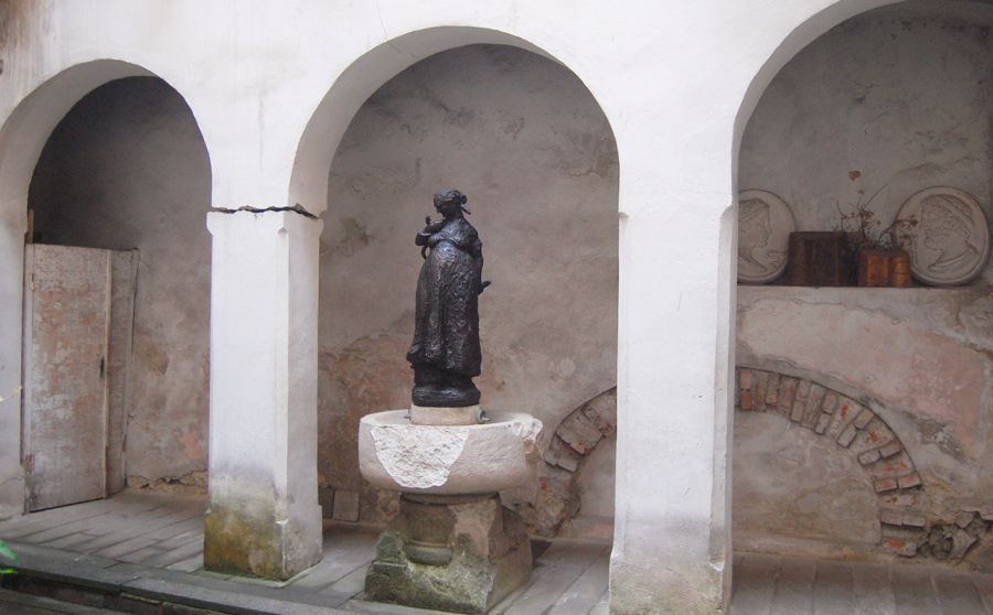 Пам'ятник відунці