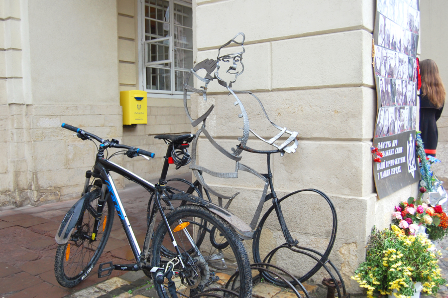 Швейк біля ратуші