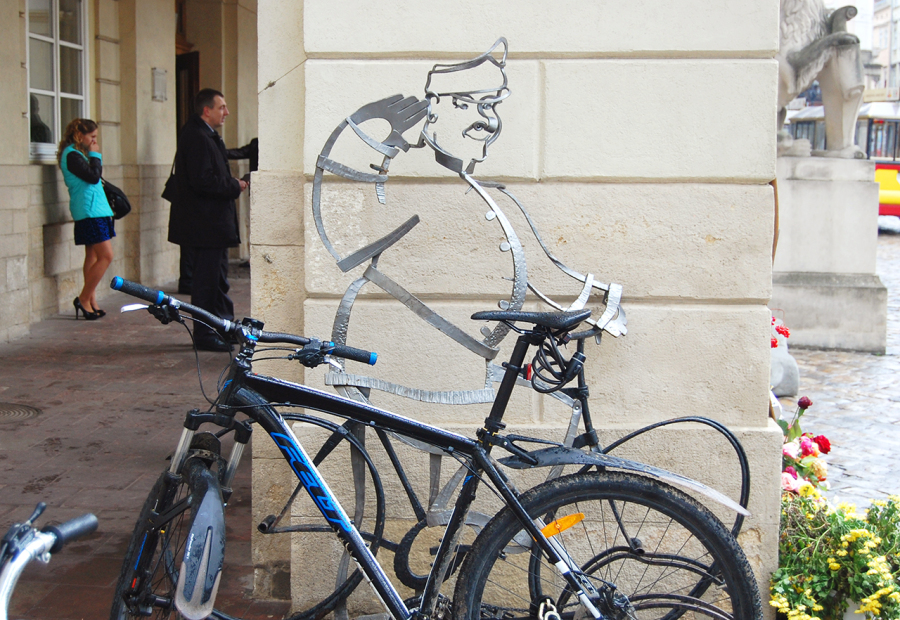 Швейк біля ратуші