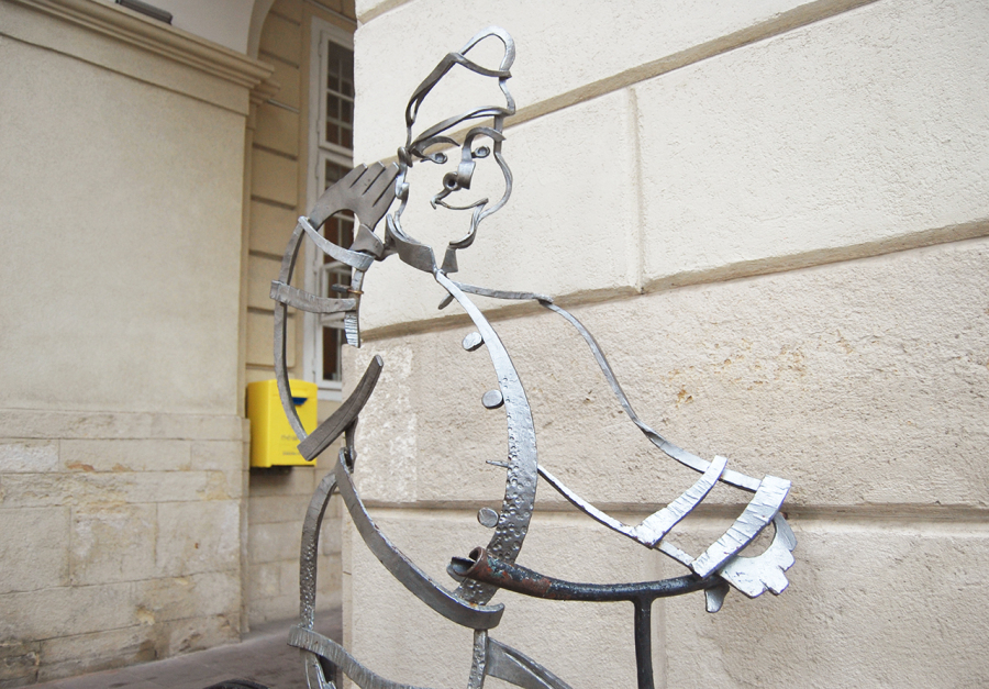 Швейк біля ратуші