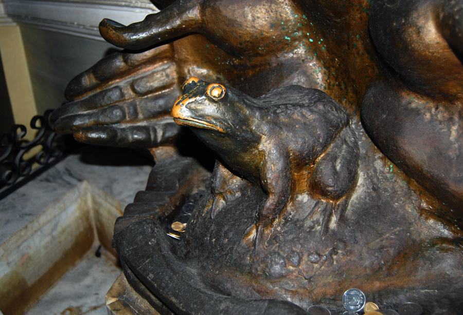 Пам'ятник жабі