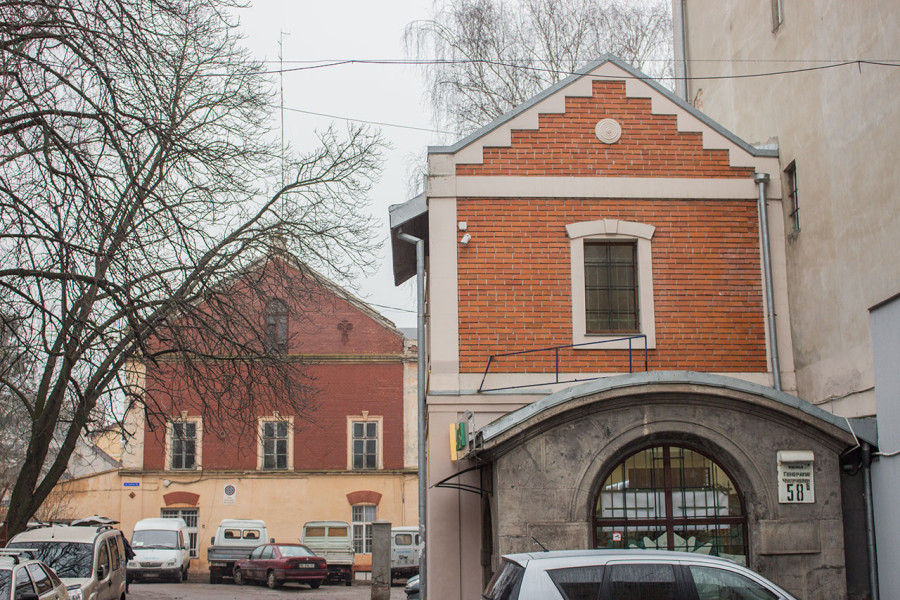 Фабрика кахлів Левинського на вул. Кшижова ( згодом Потоцького, нині Чупринки, 58 ), фото 2015 року