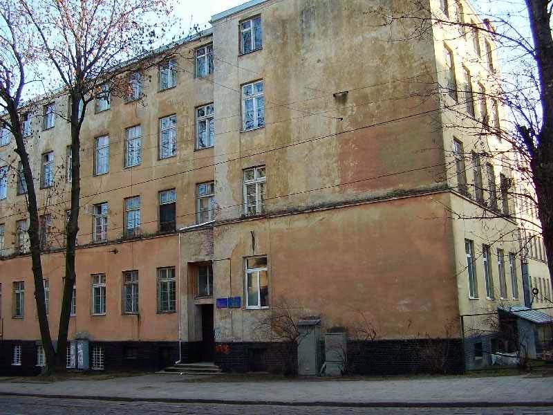 Теперішній інститут патології крові, колишня будівля інституту Вайґля (Львів, вул. Чупринки, 45)