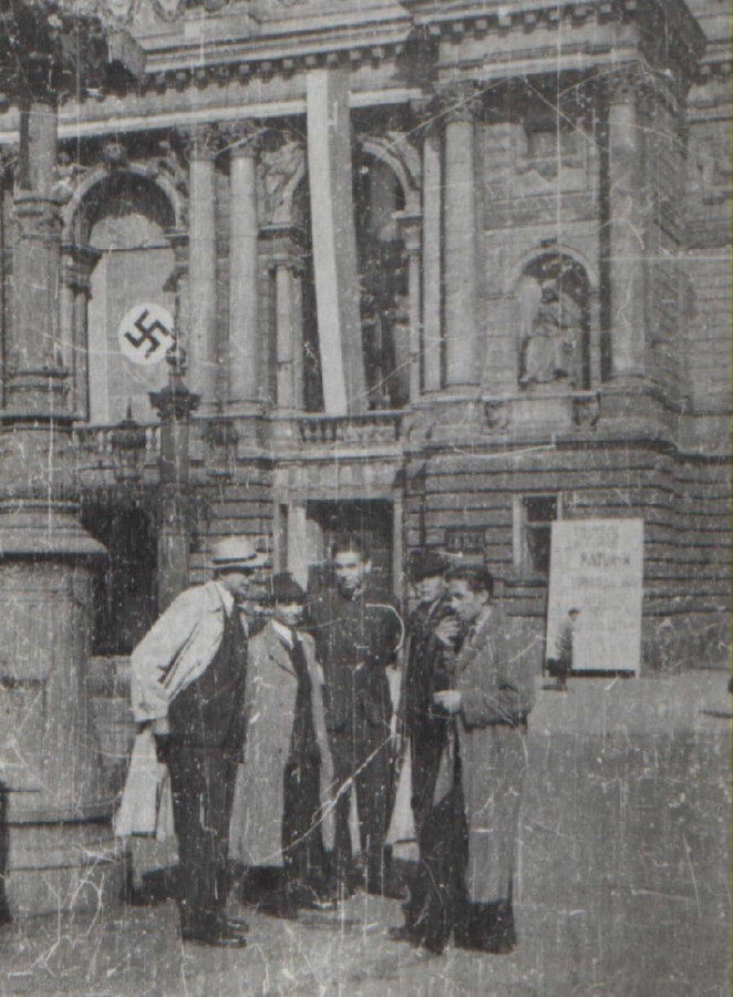 Вулична сцена під Львівською Оперою, 1941 - 1944 рр.