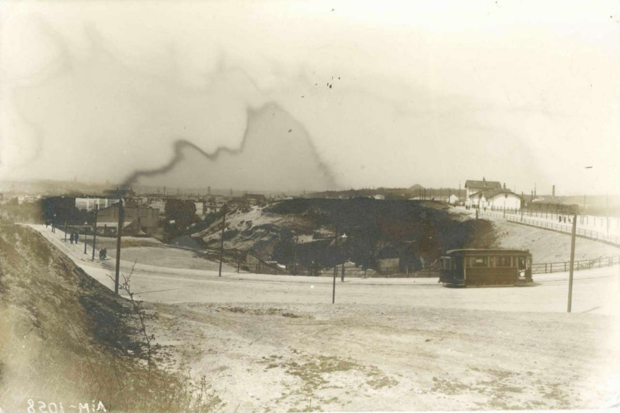 Вид на Верхній Личаків в р - ні рогачки, праворуч - станція Личаків, фото бл. 1914 року