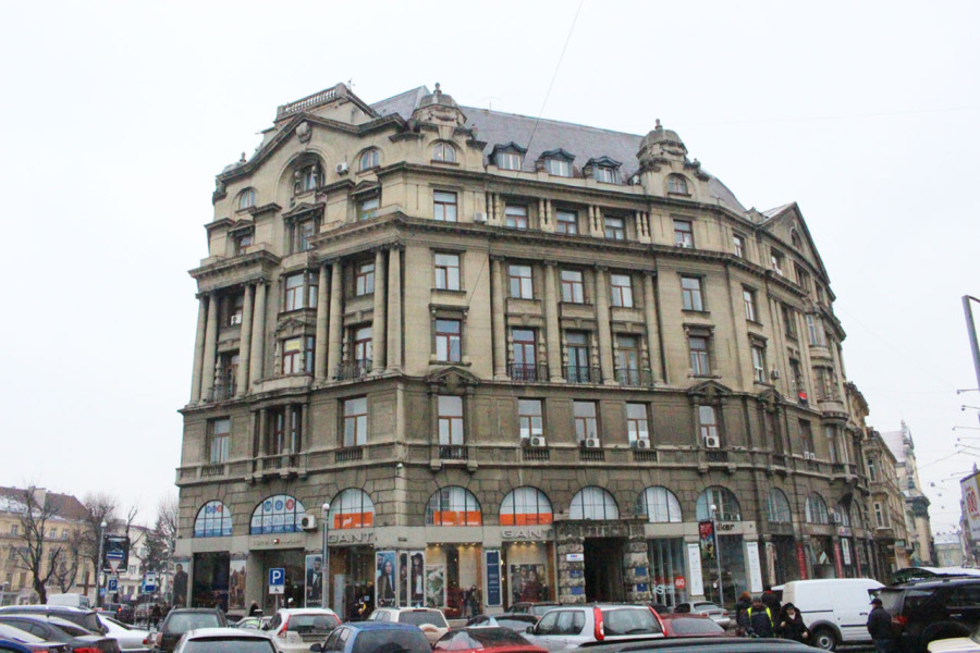 Будинок Шпрехера, що зведений на місці давнього будинку Понінського. Фото 2015 року