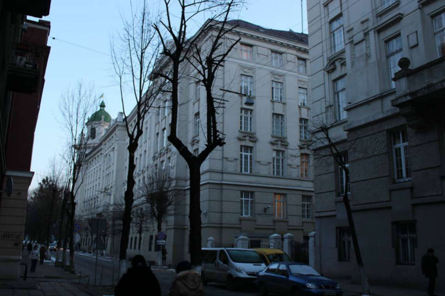 Вигляд будівлі Дирекції з вул. Гоголя, фото 2015 року