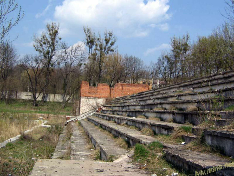 На території колишнього замарстинівського басейну, фото 2006 року