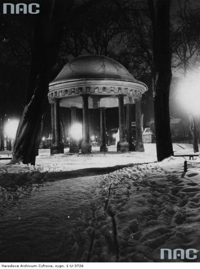 Ротонда у Поєзуїтському парку ( нині парк ім. І. Франка ),поч. 1930 - х рр.