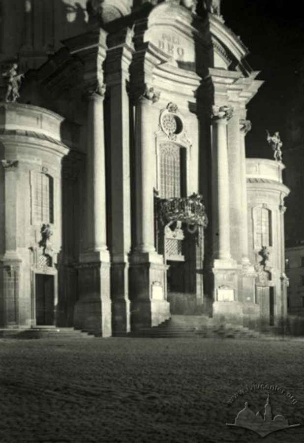 Домініканський костел у нічному освітленні, 1930 - ті рр.