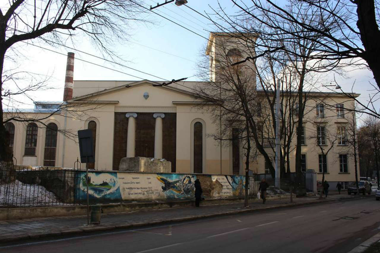 Лабораторія машин НУЛП, вид з вул. Устияновича. Фото 2015 року