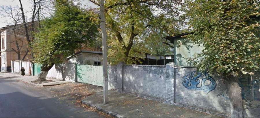 Вул. Городнича, 7, на цій закинутій території колись знаходилась фабрика "Тлен". Фото наших днів