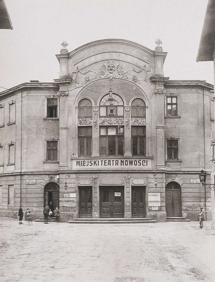 Театр " Новини " у Колізеї пасажу Германів при нин. вул. Куліша, один з найулюбленіших театрів міста, його програми постійно пропонували ревю, фото поч. XX ст.