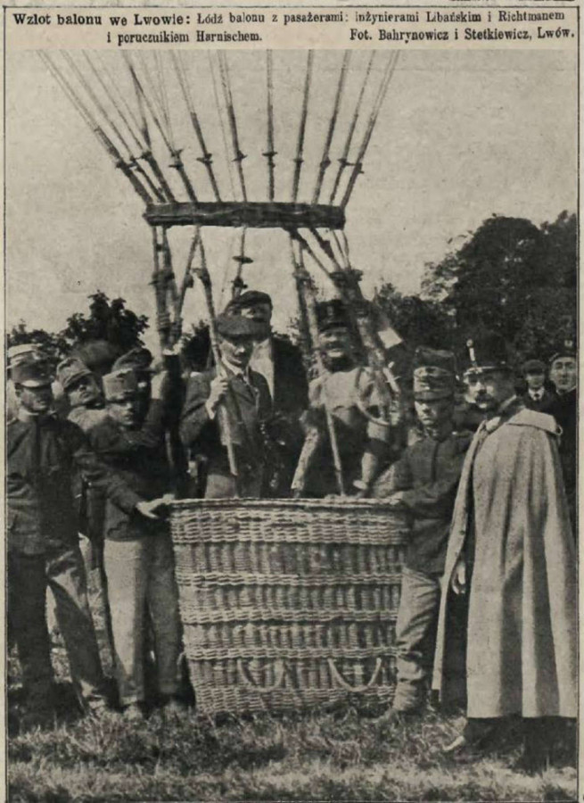 Екіпаж та військові перед стартом повітряної кулі, 1910 рік