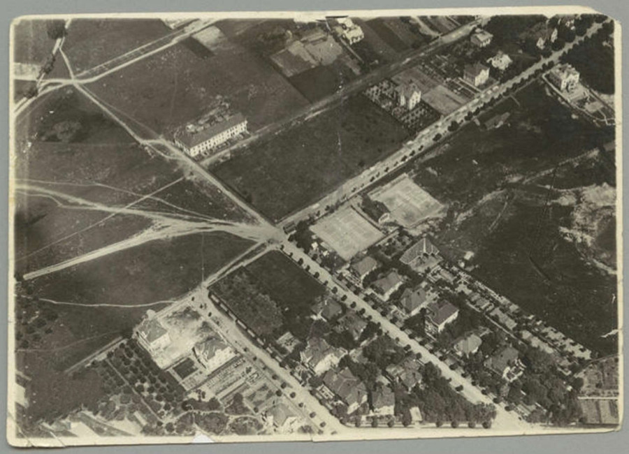 Аерофотозйомка дільниці Франців, по центру - перехрестя нин. вул. Рудницького - Коновальця, вілла " Францувка " - праворуч вгорі, 1928 рік