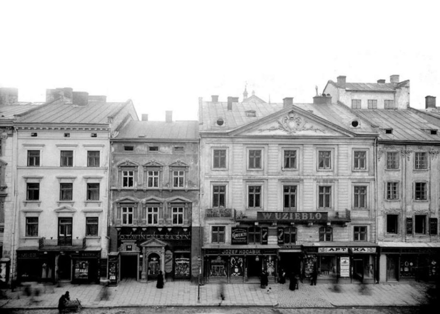 Вигляд західної частини Ринку із будинком Андреоллі і входом до пасажу. Фото поч. XX ст.