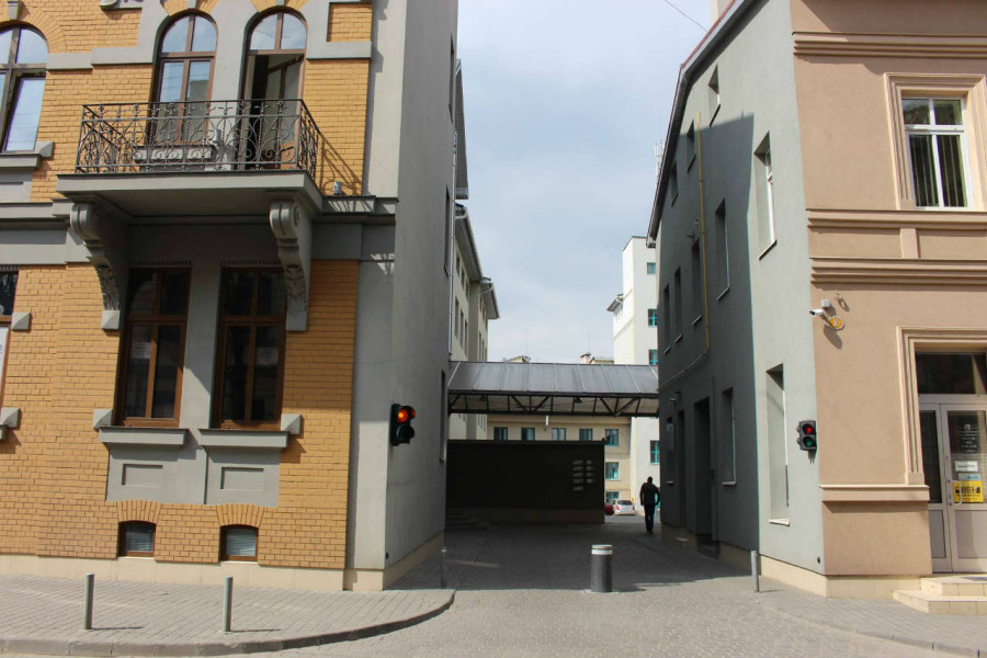 Колишня головна брама "Бранки". Фото 2015 року