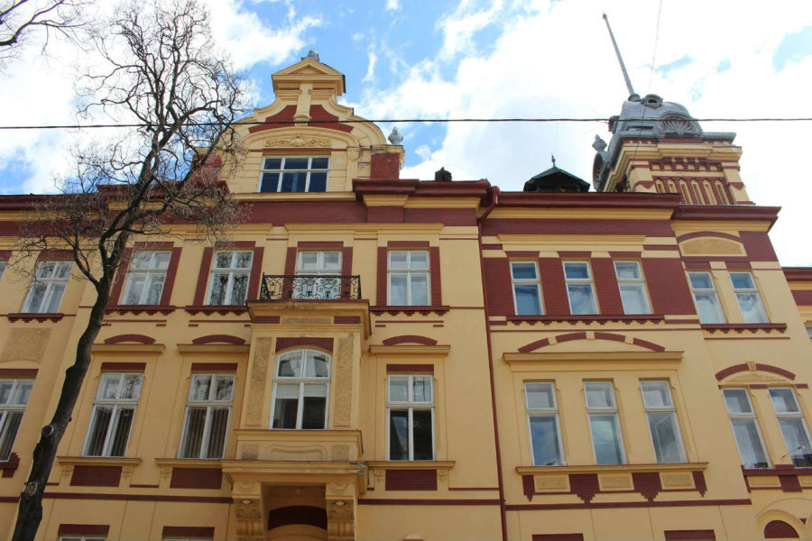 Фрагмент фасаду вілли Віксля. Фото 2015 року