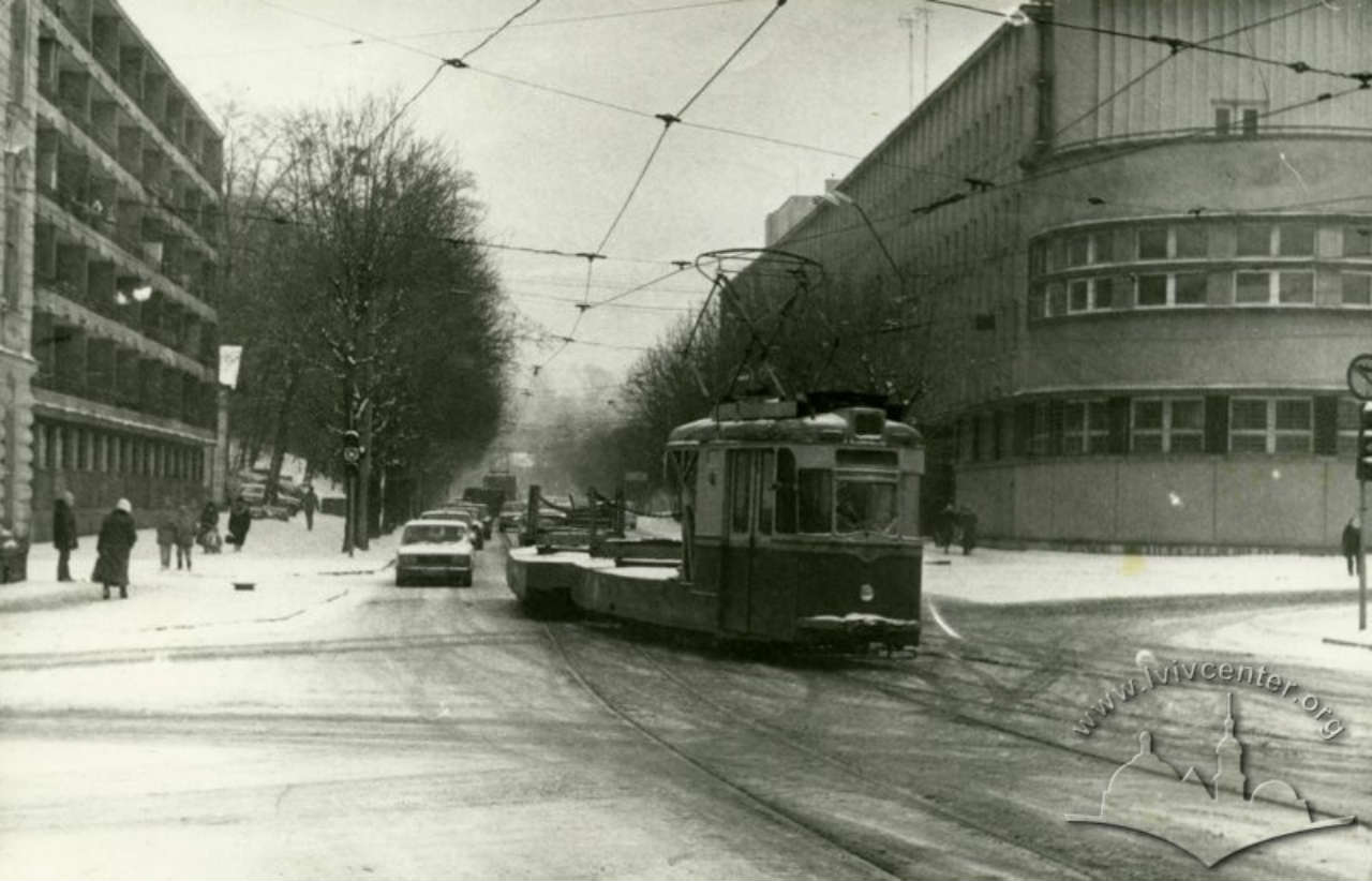 Вид на вулицю Дзержинського (нині-Вітовського) у 1989 році
