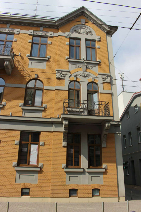 Фрагмент фасаду "Бранки". Фото 2015 року