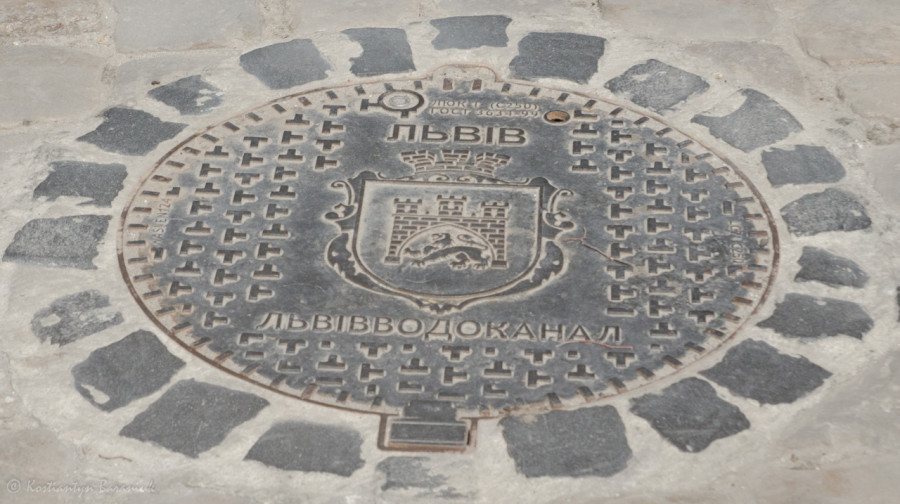 Люк "Львів Львівводоканал", пл. Ринок.