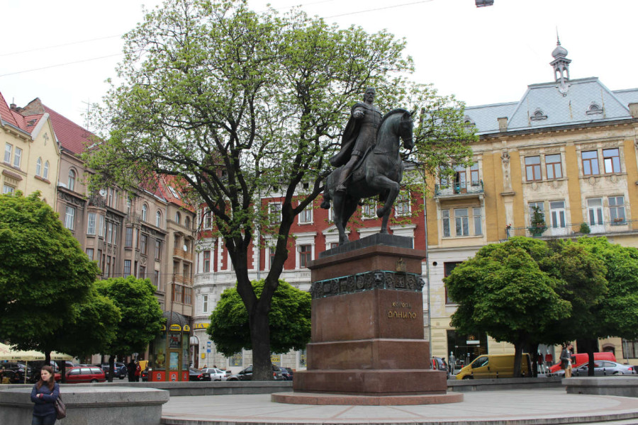 Пам'ятник князю-королю Данилу Галицькому у Львові. Фото 2015 року