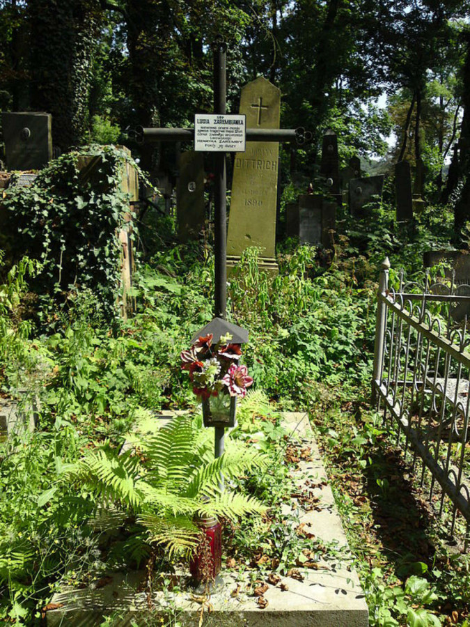 Могила Люсі Заремби на Личакові. Фото наших днів