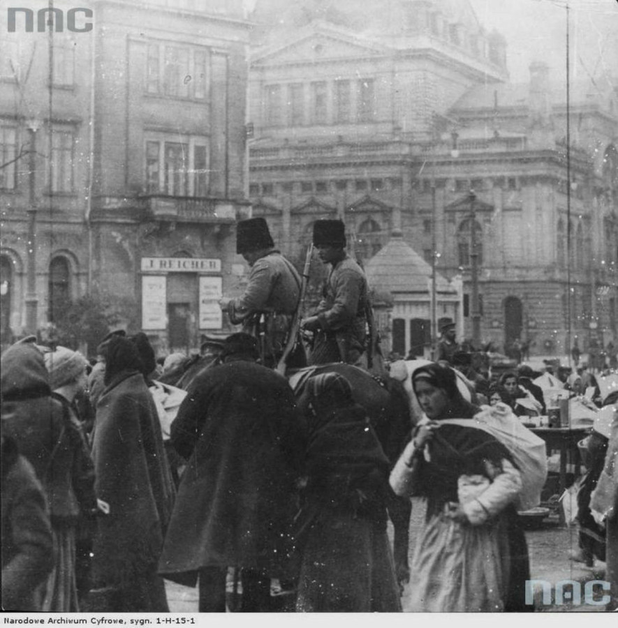 Козацький патруль на нин. пр-ті Чорновола. Фоо 1914 року