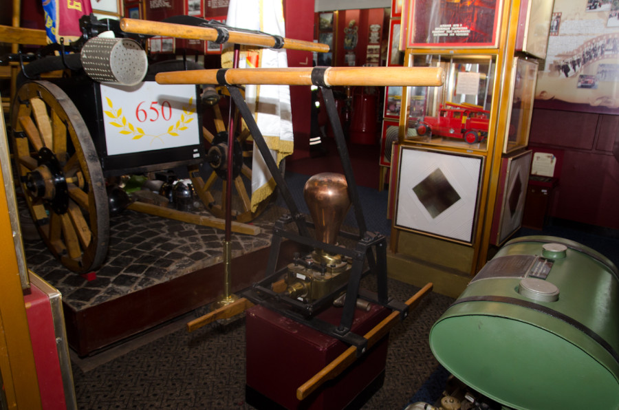 Ручна помпа 1894 року.