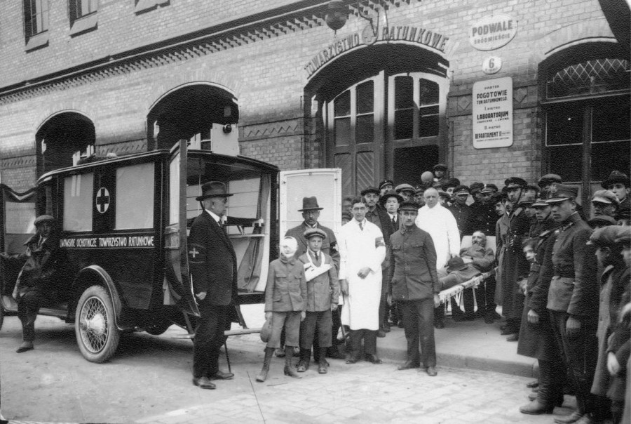 Станція швидкої допомоги в приміщенні пожежної частини, фото міжвоєнного періоду.