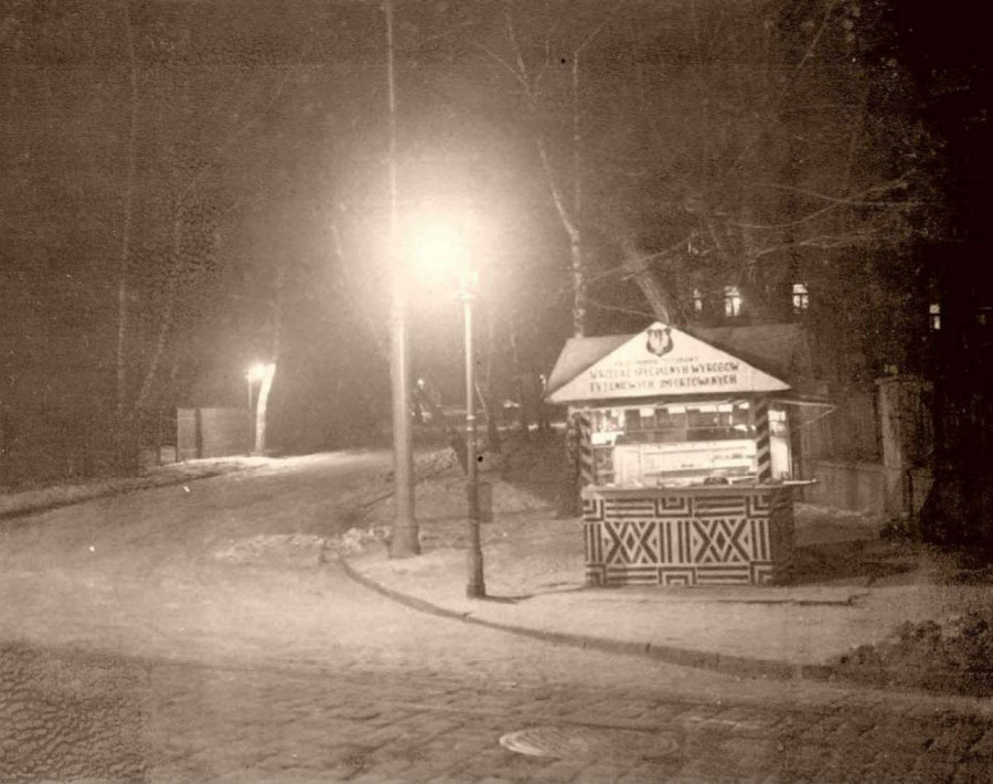 Тютюновий кіоск поблизу Стрийського парку. Фото до 1939 року