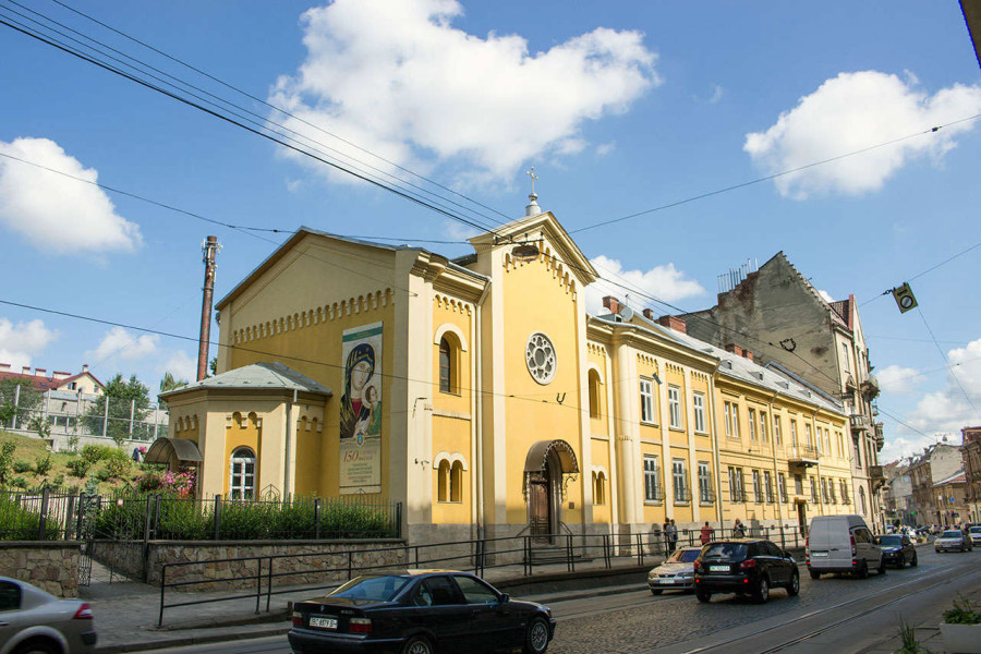Церква святого Климента і кляштор редемптористів у Львові. Фото 2015 року