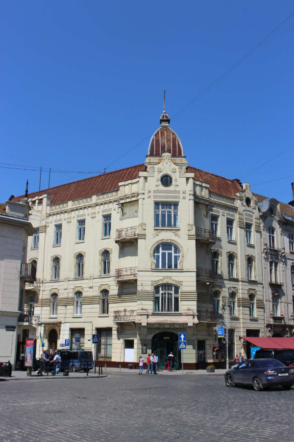 Прибутковий будинок адвоката Сегаля на нин. пр-ті Шевченка, 4. Фото 2015 року