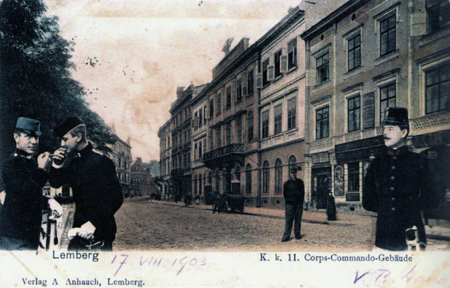 Львівська військова коменда на поштівці 1903 року