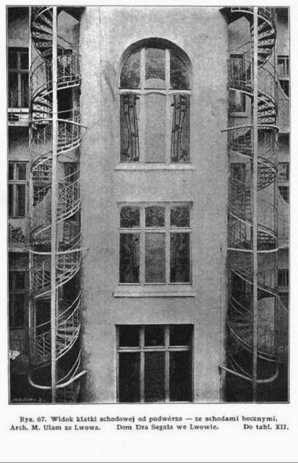 Вирішення сходової клітки та бокових сходів. Вигляд з внутрішнього двору будівлі. Фото 1905 року