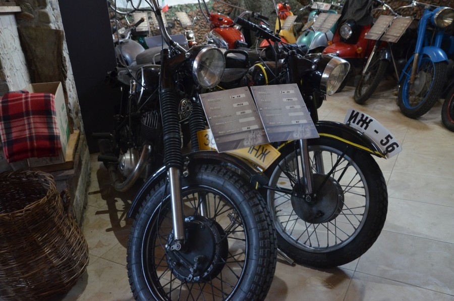 Мотоцикли "ІЖ 49" (Чоппер) та "ІЖ 56".