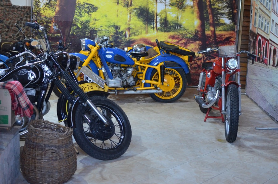 Мотоцикли "ІЖ" з власними доробками.