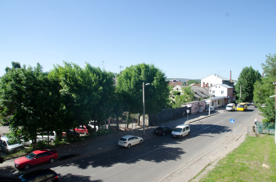 Вид з "Фбрики повидла" на вулицю Б.Хмельницького.
