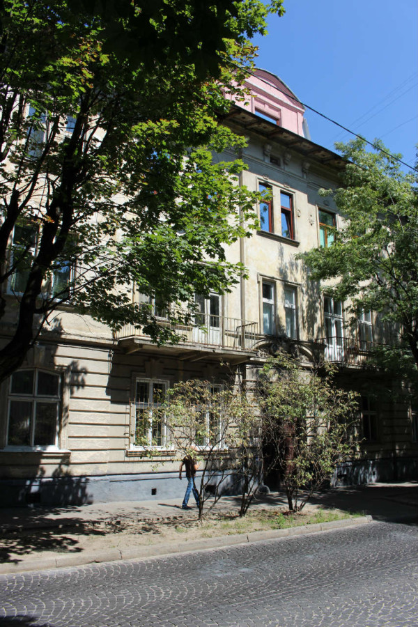 Будинок №8 на сучасній вулиці Ярослава Мудрого у Львові. Фото 2015 року