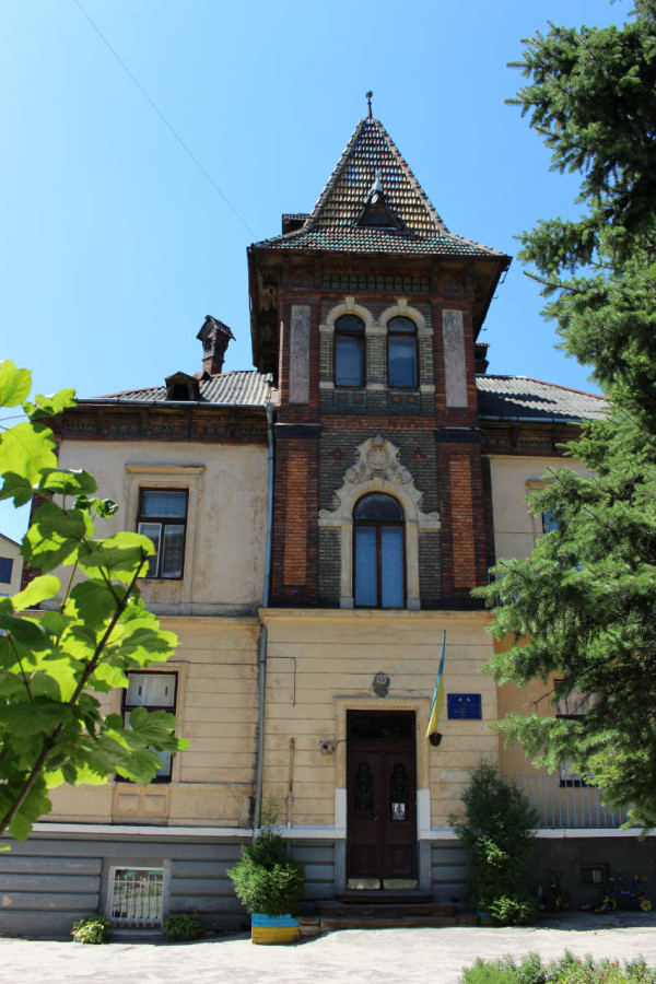 Вілла львівського архітектора Бруно Бауера на вулиці Гушалевича. Фото 2015 року